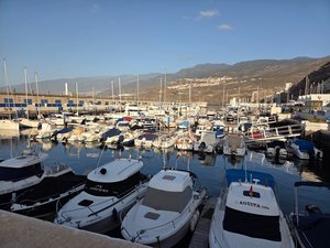 Vista general de embarcaciones en Radazul