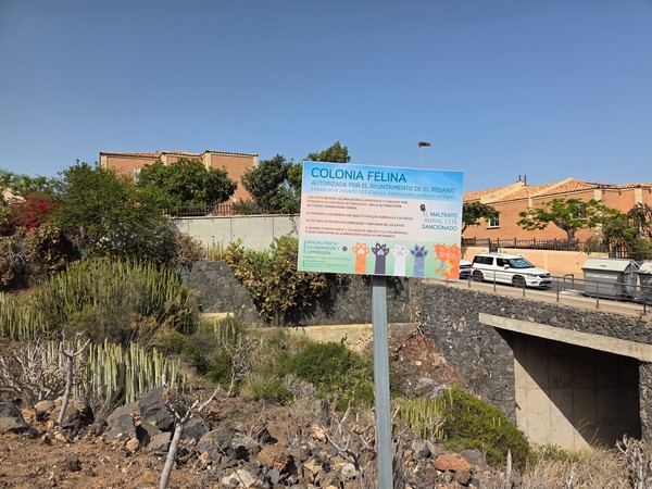 Cartel oficial de colonia felina autorizada por el Ayuntamiento de El Rosario