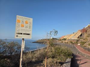 Normas de uso de la Playa de la Nea Señal informativa en la playa de la Nea